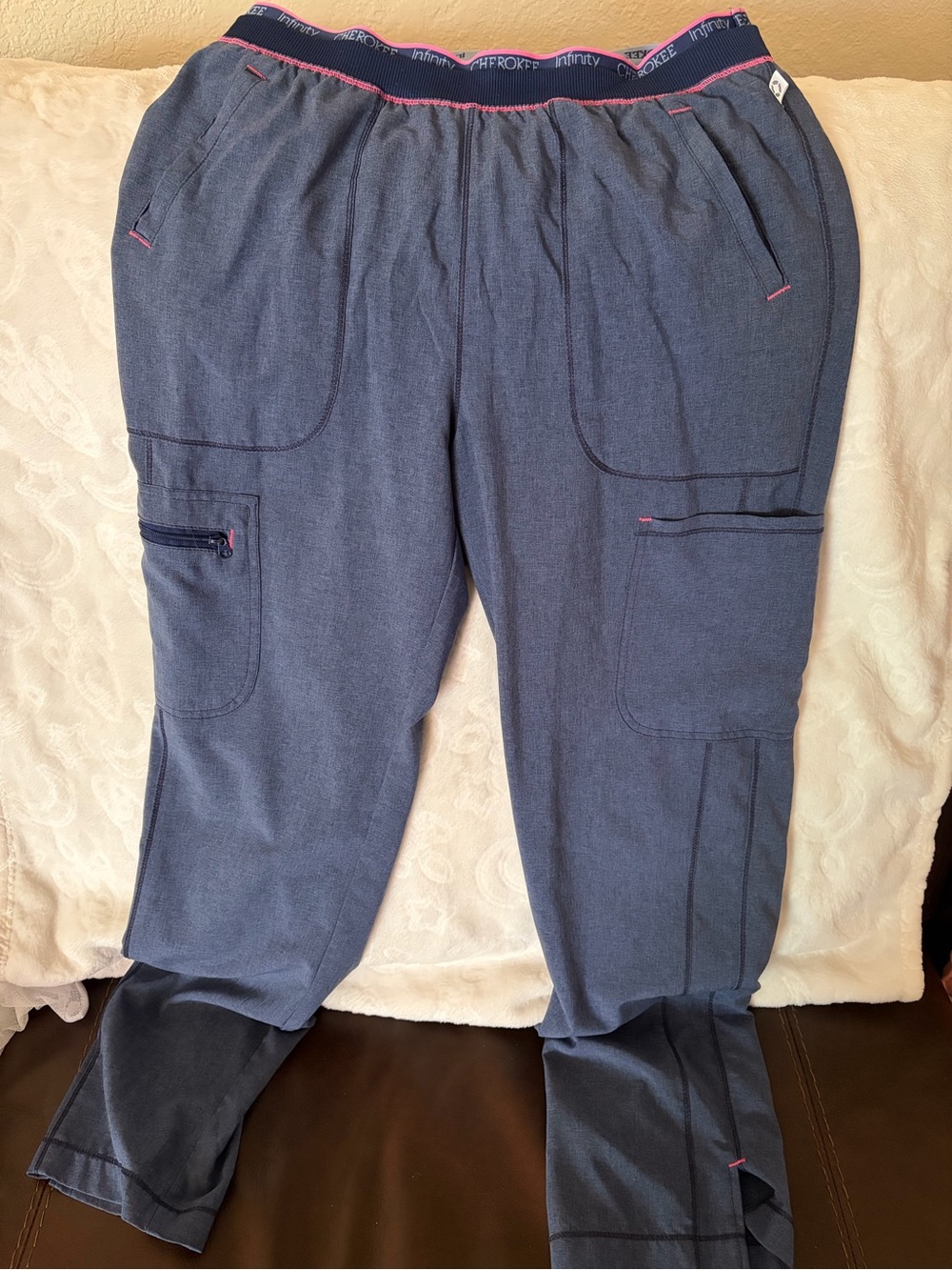 Cherokee infinity scrubs set - Picture 3 of 5